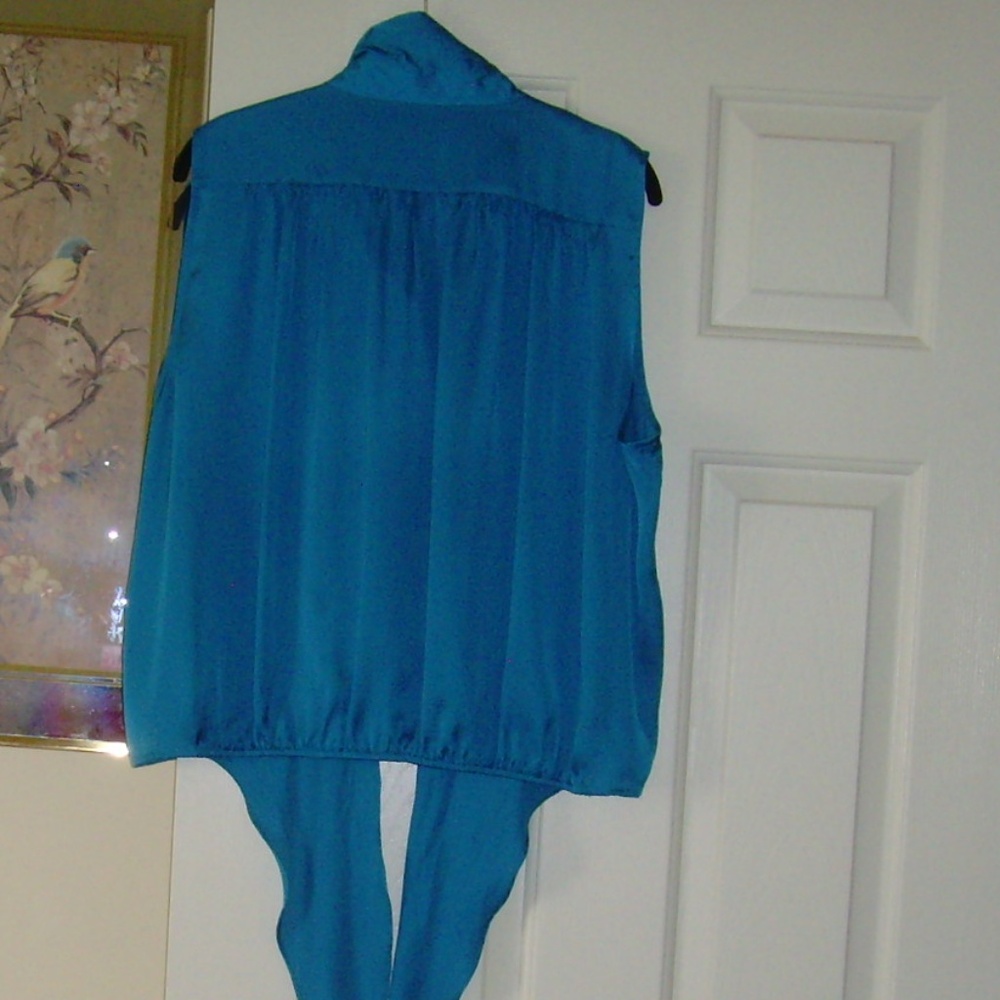 VINCE CAMUTO Silk Tie Front Blouse - XL - Picture 7 of 10